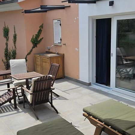 Apartment Maya Near The Beach Premantura Esterno foto