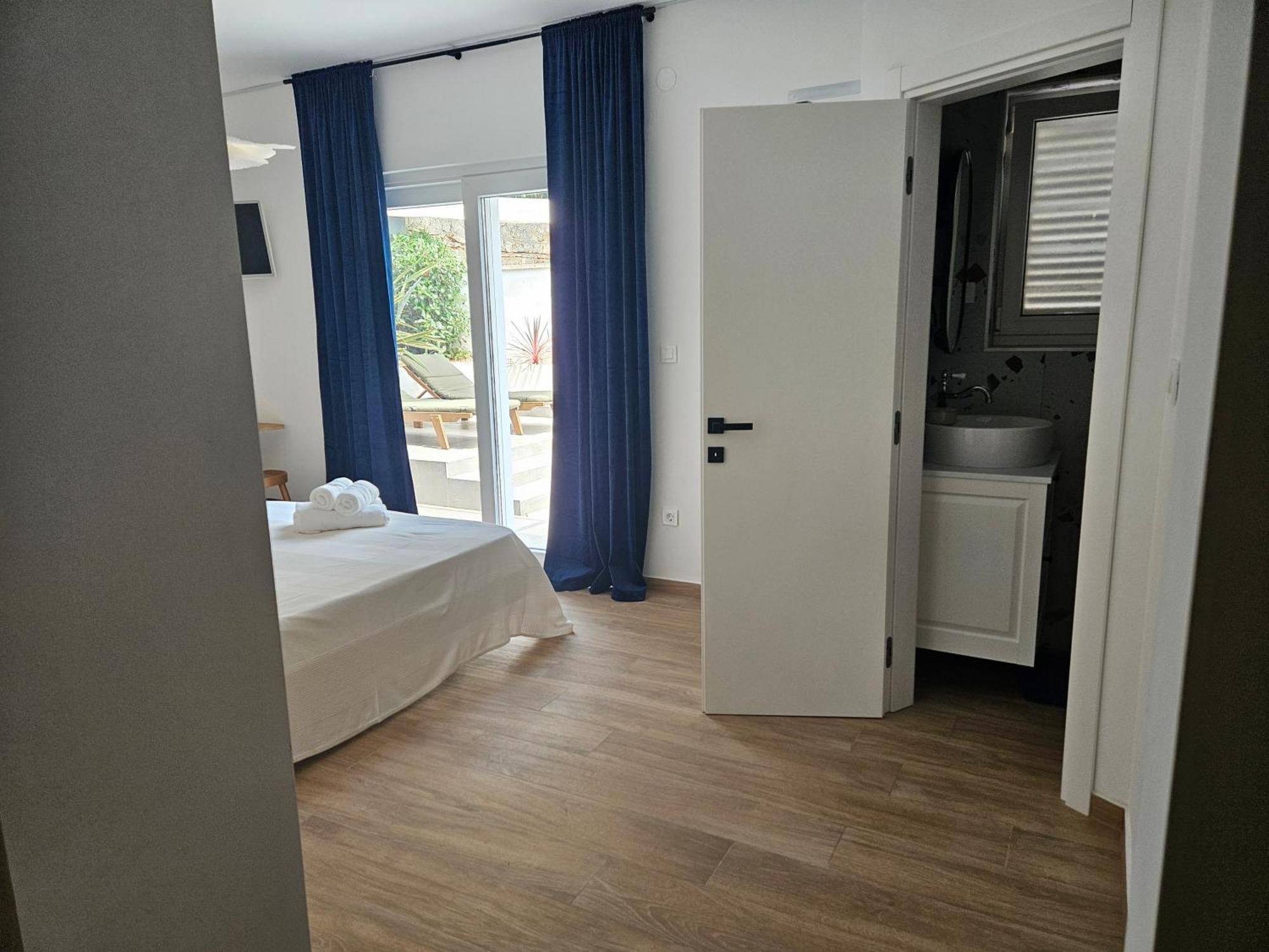 Apartment Maya Near The Beach Premantura Esterno foto